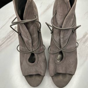 BCBG heels | Gray | Size 8.5